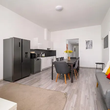 Appartamento 5 Bedrooms Keleti-home *