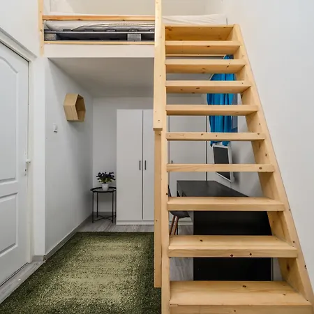 Apartment 5 Bedrooms Keleti-home *