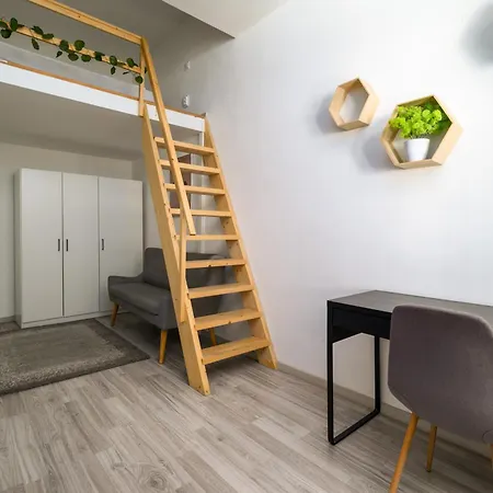 Appartamento 5 Bedrooms Keleti-home *