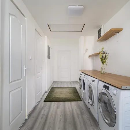 5 Bedrooms Keleti-home *